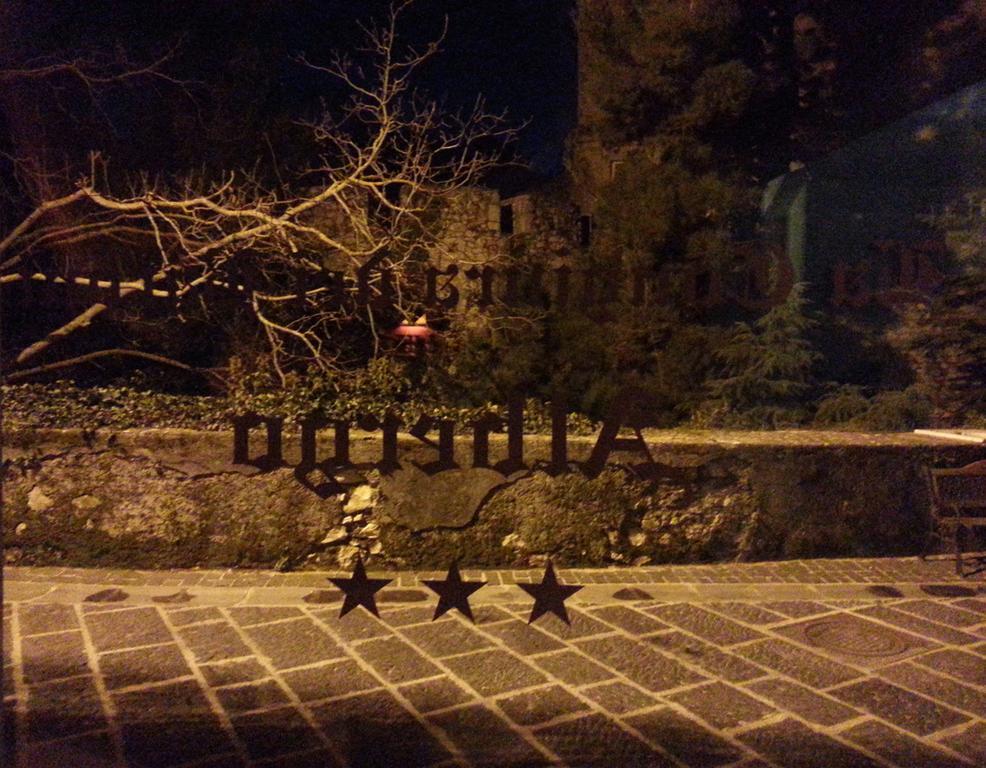 Hotel La Congiura Dei Baroni Teggiano Exteriör bild