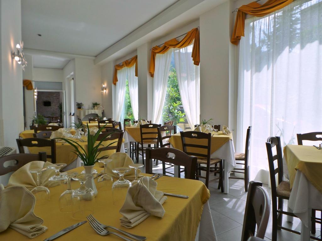 Hotel La Congiura Dei Baroni Teggiano Exteriör bild