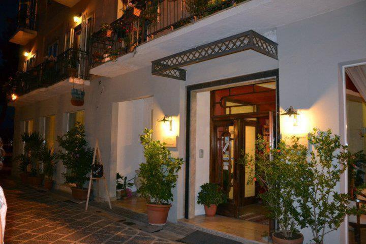 Hotel La Congiura Dei Baroni Teggiano Exteriör bild