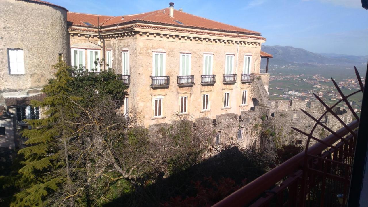 Hotel La Congiura Dei Baroni Teggiano Exteriör bild