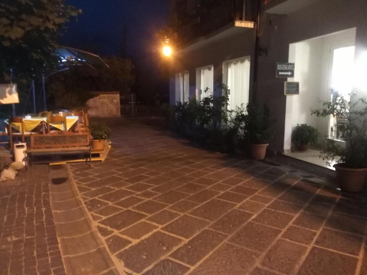 Hotel La Congiura Dei Baroni Teggiano Exteriör bild