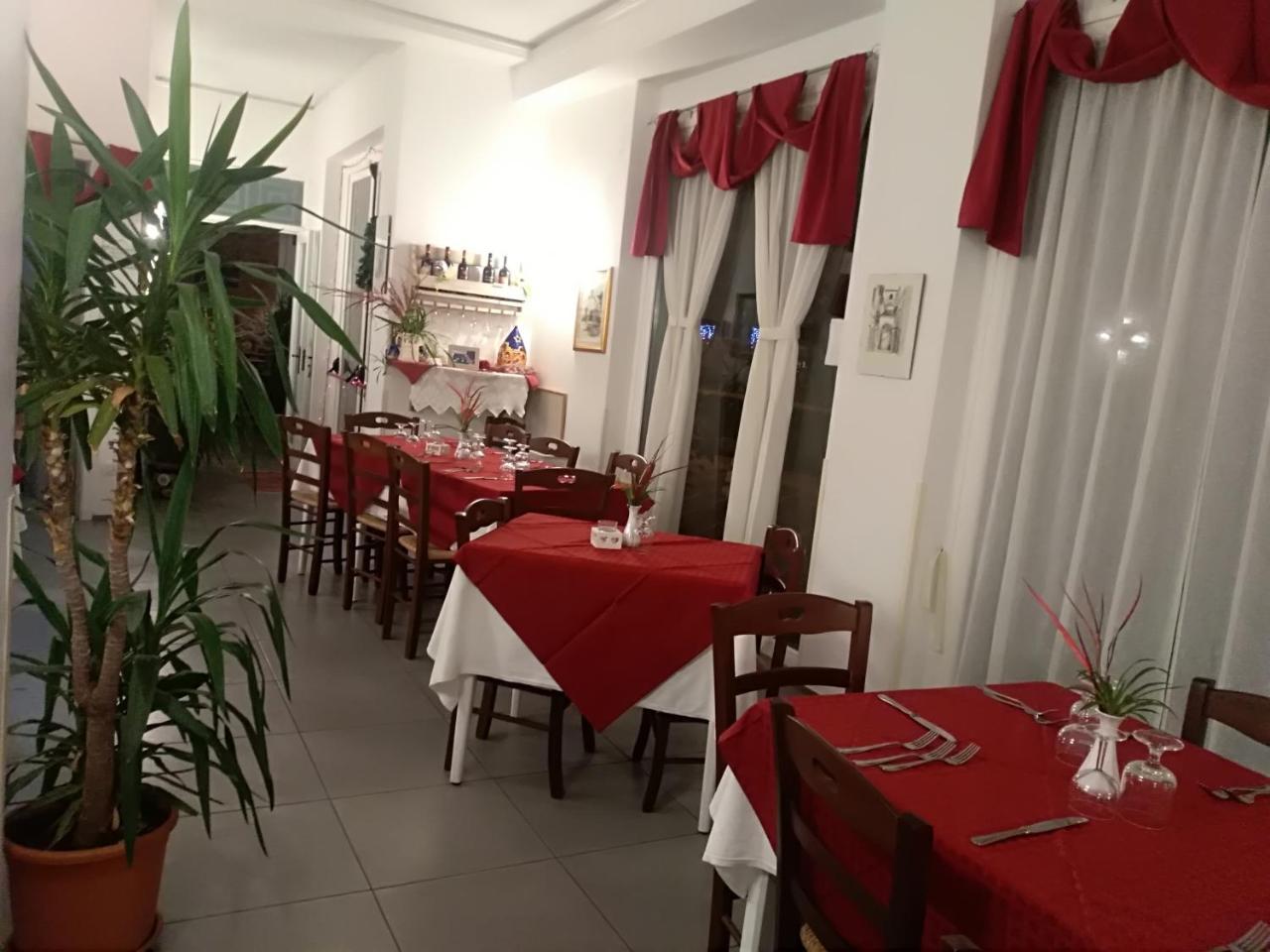 Hotel La Congiura Dei Baroni Teggiano Exteriör bild
