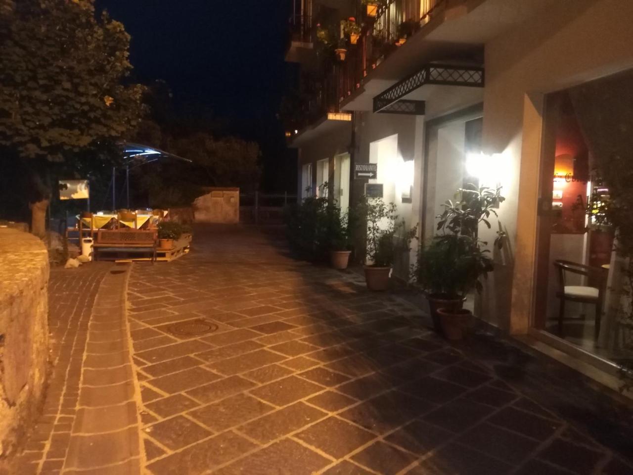 Hotel La Congiura Dei Baroni Teggiano Exteriör bild