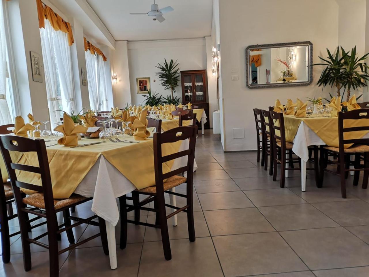 Hotel La Congiura Dei Baroni Teggiano Exteriör bild