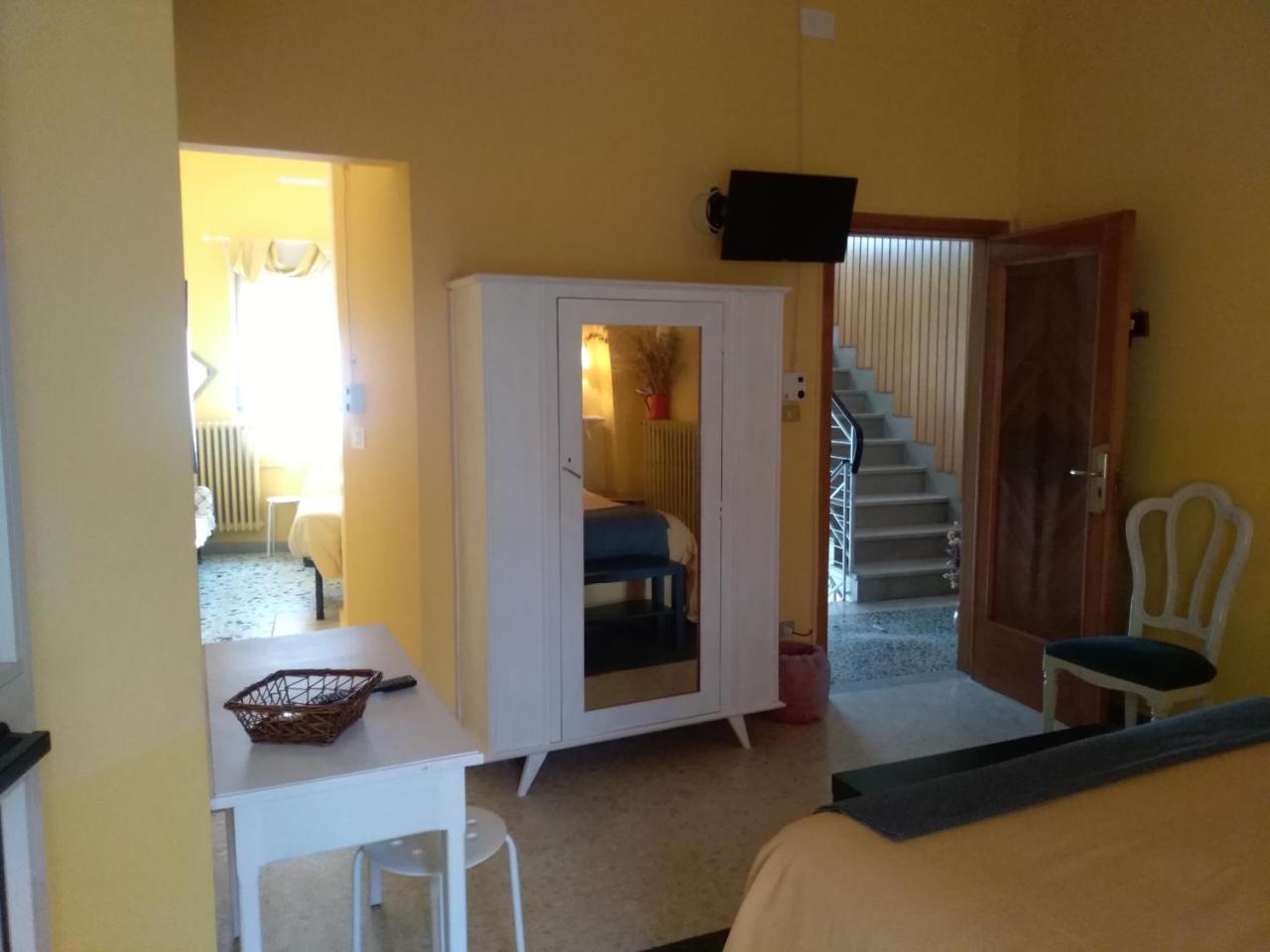 Hotel La Congiura Dei Baroni Teggiano Exteriör bild
