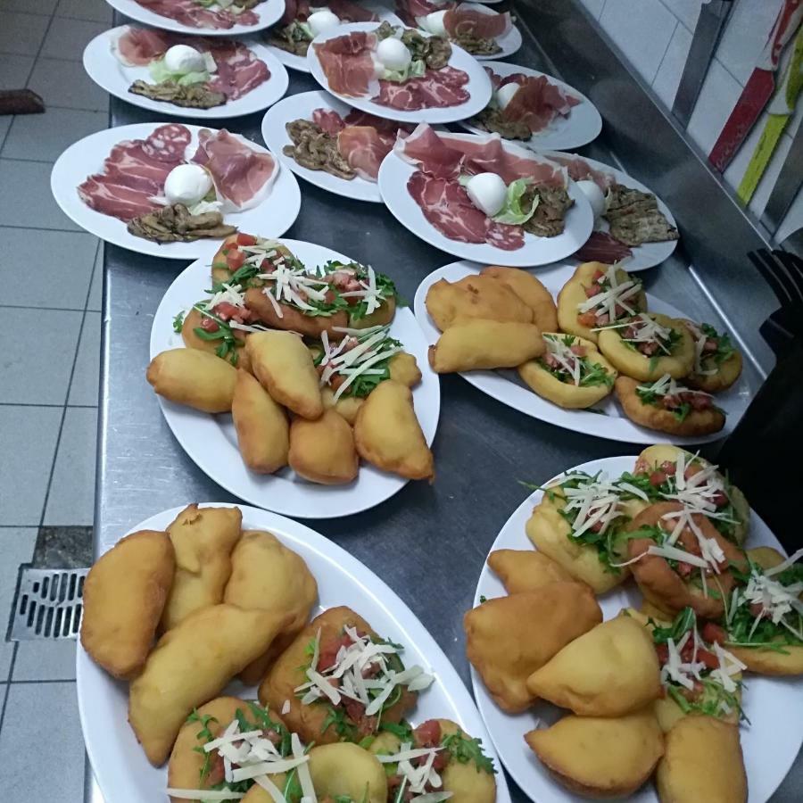 Hotel La Congiura Dei Baroni Teggiano Exteriör bild